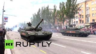 В Донецке прошел военный парад в честь Дня Победы