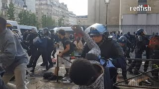Дубинки и слезоточивый газ: в Париже произошли столкновения между полицией и «чёрными жилетами» (14.07.2019 14:24)