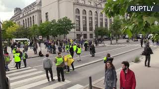 «Жёлтые жилеты» вышли на 26-ю акцию протеста в Париже — LIVE (11.05.2019 22:50)