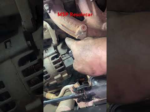 Come si rimuove l'alternatore in una Peugeot 207