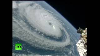 NASA показало бушующие на Земле ураганы из космоса
