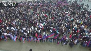 Беспилотник заснял масштабный митинг в Донецке