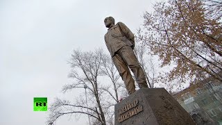 Путин открыл памятник Солженицыну в Москве