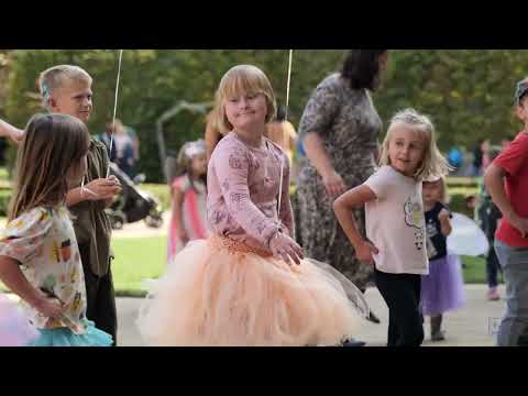 Neslyšící děti proměnily Valdštejnskou zahradu v pohádkový svět 