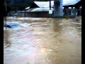 Enchente em frente a Garagem da Autobus, Boate Nix e Terminal Itaipava (12-01-11).avi