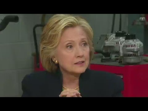 (Hillary Clinton) meets with (Students) in Iowa to dicuss about (Financial Debt)
