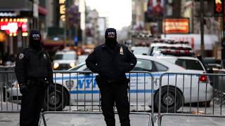 Суицид среди полицейских: "Пока из Нью-Йорка на выедешь, ретрансляторы сотовой связи делают из твоих ушей психа..." (19.06.2019 12:46)