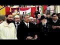 جنبا إلى جنب مسلمون و يهود يُصَلُّون و يقفون دقيقة صمت في ساحة البورصة في بروكسل
