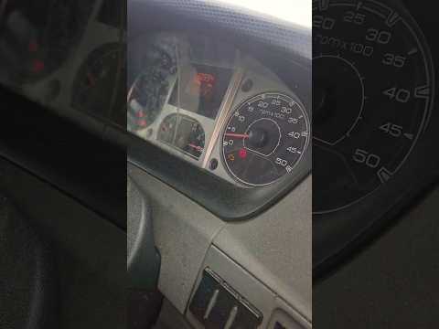 Come si sostituisce la valvola ad alta pressione della pompa del carburante in un Iveco Daily 2.3d