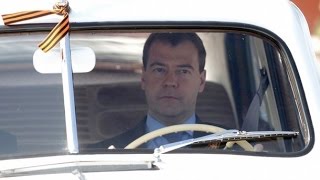 Дмитрий Медведев подписал постановление об "опасном вождении"