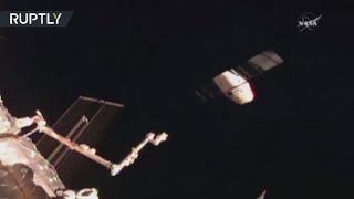 Отстыковка грузового космического корабля Dragon от МКС