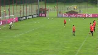 Arjen Robben scores at BAYERN MUNICH training(rabona volley)