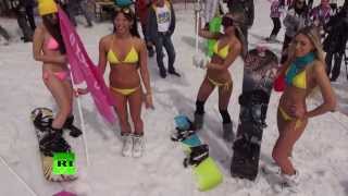 Сибиряки ставят рекорд по сноубордингу в бикини