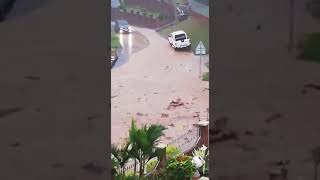 Heavy Rain and Floods destroying the whole building in DurbanHeavy Rain and Floods destroying the whole building in Durban