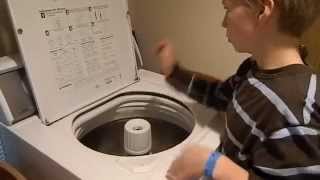 "Whirled Beat" 10-year-old boy drumming washing machine (original version)