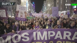 За равные права и зарплату: 8 марта по всему миру прошли многотысячные демонстрации (10.03.2019 11:46)