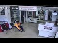 Un serpent attaque un homme dans un commissariat Un serpent attaque un homme dans un commissariat