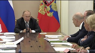 «Не каждый же месяц проводить прямую линию»: Путин — Силуанову о ситуации с льготной ипотекой (05.07.2019 12:58)