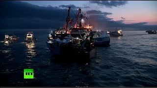 Морской бой: в Ла-Манше столкнулись британские и французские ловцы гребешков