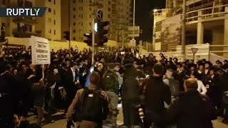 Тысячи ортодоксальных евреев вышли на акцию протеста в Иерусалиме