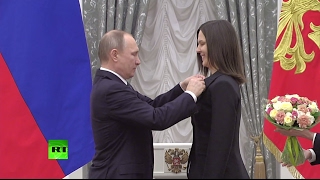 Путин вручает премии молодым учёным