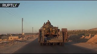Колонна сирийских войск направляется к линии фронта на границе провинции Идлиб