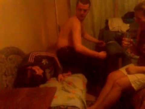 Парни трахают пьяных девушек видео 152