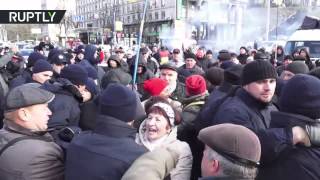 В Киеве протест вкладчиков обанкротившихся банков перерос в беспорядки