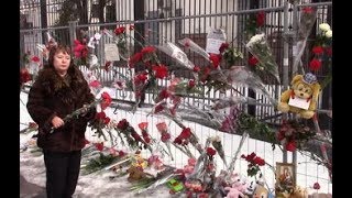 Витренко: «Кемерово, и мы с вами»! Цветы к посольству России в Киеве