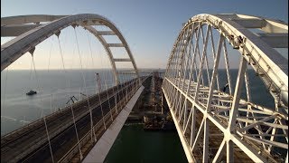 Украшение юга России: самые живописные кадры Крымского моста