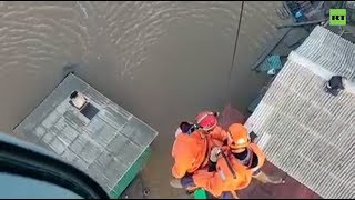 Паводок в Иркутской области: МЧС спасает людей с помощью вертолётов (30.06.2019 13:36)
