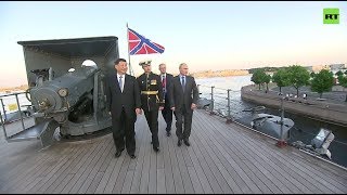 Путин и Си Цзиньпин поднялись на борт крейсера «Аврора» (07.06.2019 12:48)
