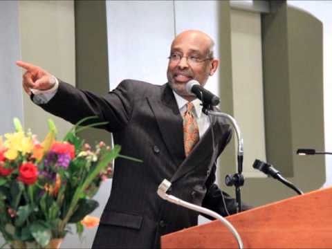 Prof Axmed Ismaaciil Samater Oo Ka Waramay Cadaawad Badan Oo Uu Ka Dhaxley Garawshihii Uu Siiyey S/Land