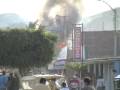 Imágenes de incendio acompañado de fuertes explosiones en Mancora - Piura- Perú