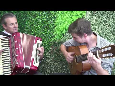 Presentación Fiesta del Mate en Buenos Aires: Adan Bahl toca el acordeón junto a Litoral Mitá