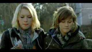 I taket lyser stjärnorna Trailer