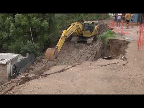 Preocupa el continuo desmoronamiento de la barranca en barrio Las Flores