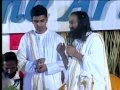 H H Sri Sri Ravi Shankar Sings The Beautiful Bhajan Sundaranana
