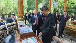 Российское мороженое, ваза и торт: Путин поздравил Си Цзиньпина c днём рождения (15.06.2019 16:38)
