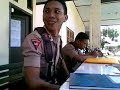 Photo Polis Indon Nyanyi Lagu Hindi Lawak