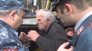 Ереван: водитель “автозака” отказался везти задержанных революционеров