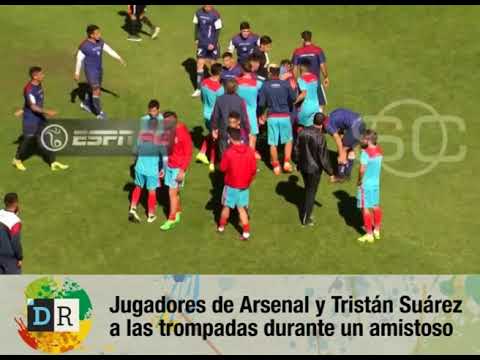 Los jugadores de Arsenal y Tristán Suárez terminaron a las piñas.