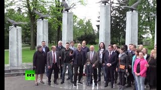 Сынам России и Советского Союза: «Хор Турецкого» возложил цветы к памятнику в Словении