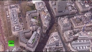 В Лондоне сотни тысяч людей вышли на марш с требованием провести второй референдум по брекситу (24.03.2019 00:27)