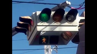 電球むき出し！赤レンズがない信号機 応急処置？ 赤だけLED