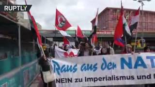 В Берлине активисты выступили против НАТО и за мир с Россией