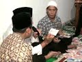 Picture Kanjeng Probolinggo Mengeluarkan Uang Asli Tanpa Rekayasa