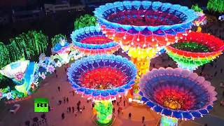В Китае проходит ежегодный праздник фонарей
