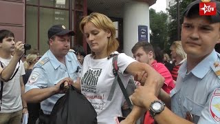 Полицейские Москвы "справились" с голодающими очередниками