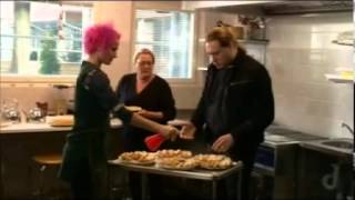 Riisuttu Mies Trailer